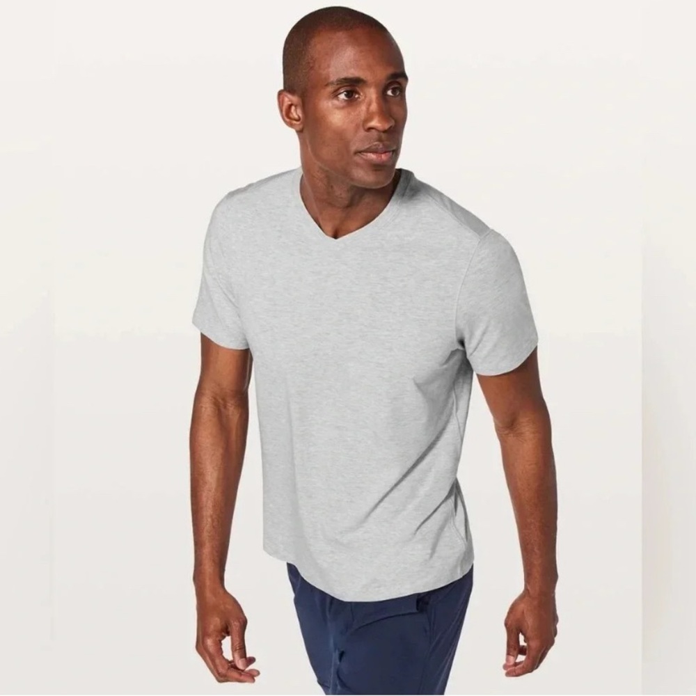 Lululemon 5 Year Basic V Short Sleeve Shirt Men Size Small